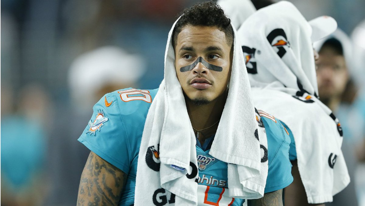 THR's tweet photo. Dolphins player says he's getting death threats after criticizing team owner's Trump fundraiser https://t.co/kkzo4bKISD https://t.co/OqsVXxy4fC