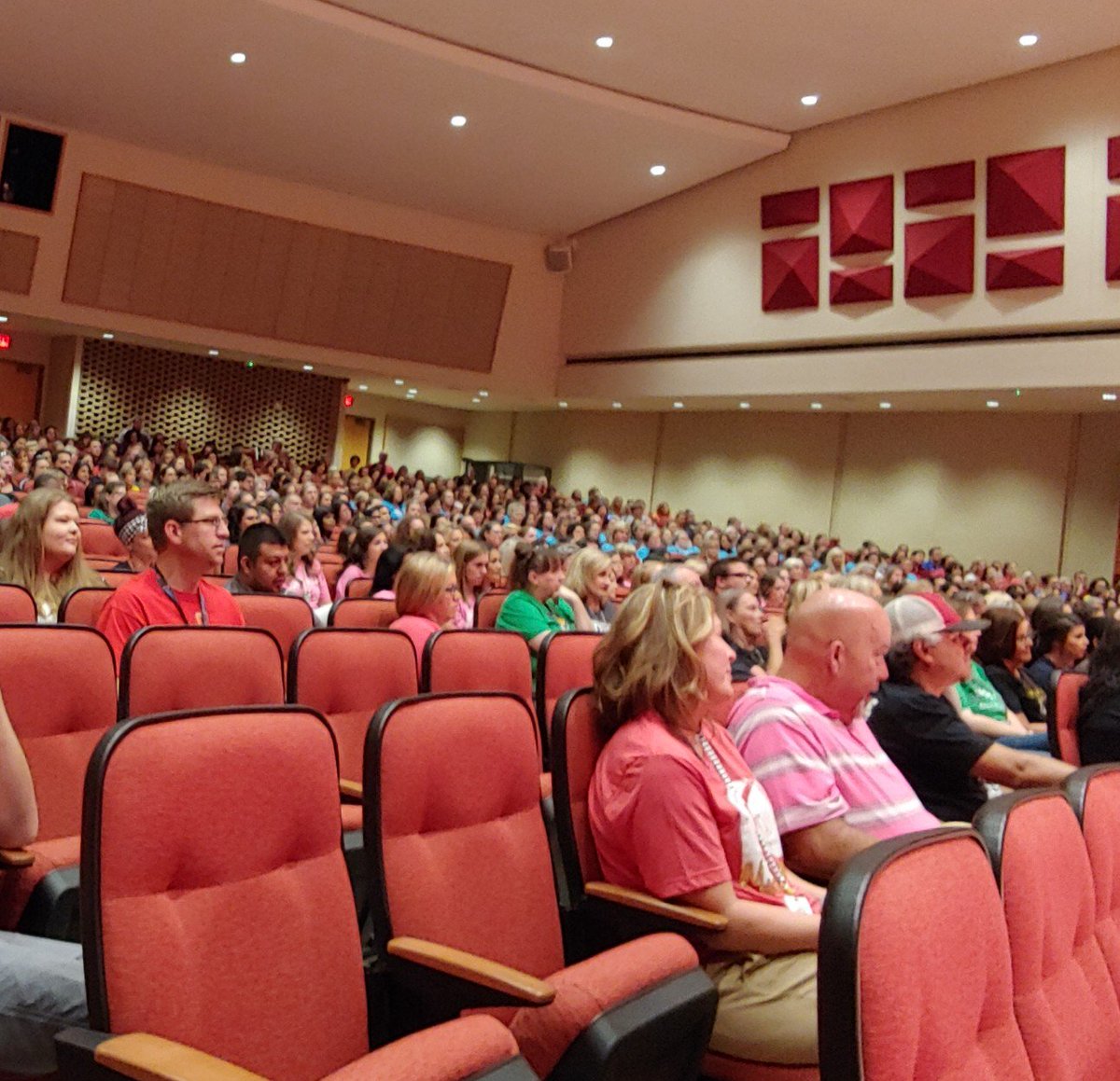 jtrook's tweet photo. Great morning of Coronado feeder convocation! #WeareCoronado https://t.co/IkoKtXxv5Q