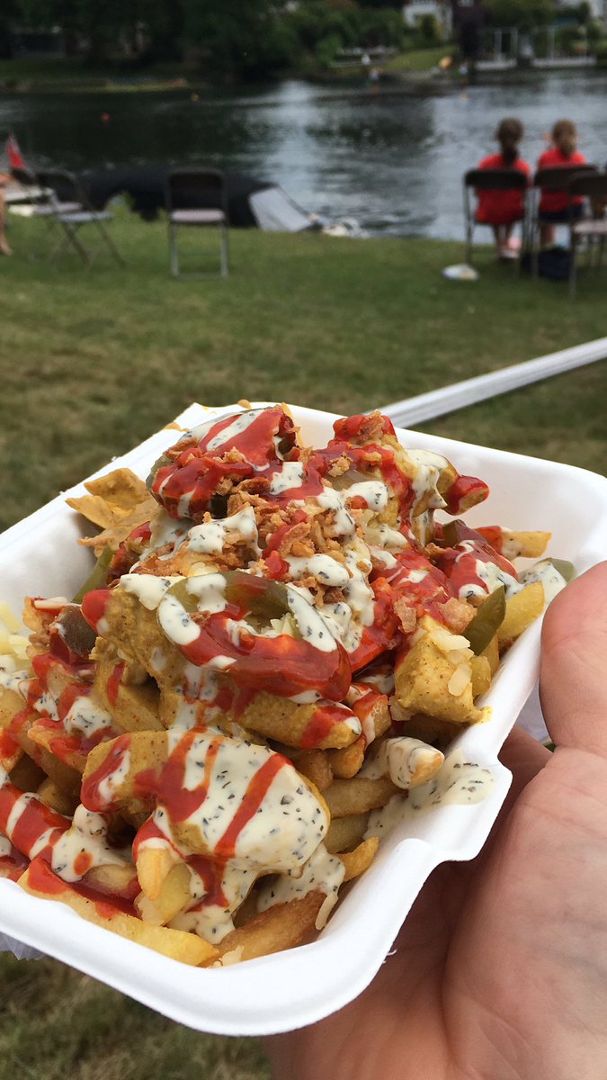 WSRegatta's tweet image. Lunch is served at the regatta! Lovely sandwiches, bar, loaded chips... and pizza tomorrow! Leave those picnics at home!!
