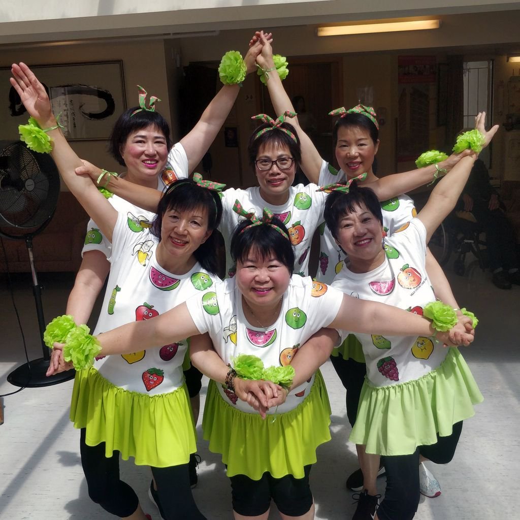 VillaCathayCH's tweet photo. I think we rocked the Star pose at the Summer Fiesta 😀 @xChina4 #starpose #chinese #nonprofit #funny https://t.co/yIJWImbSDC