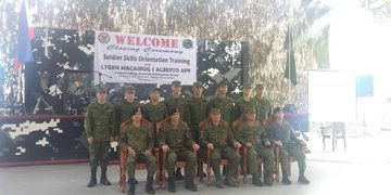 ABSCBN_Showbiz's tweet photo. IN PHOTOS: Gerald Anderson, Elmo Magalona, Nash Aguas, Yves Flores and Jerome Ponce holding their certificates after finishing a 3-day Soldier's Skills Orientation Training in Camp Tecson San Miguel, Bulacan. They graduated as Private Reservists of the PH Army. | @mjfelipe https://t.co/CSOziT9XtF
