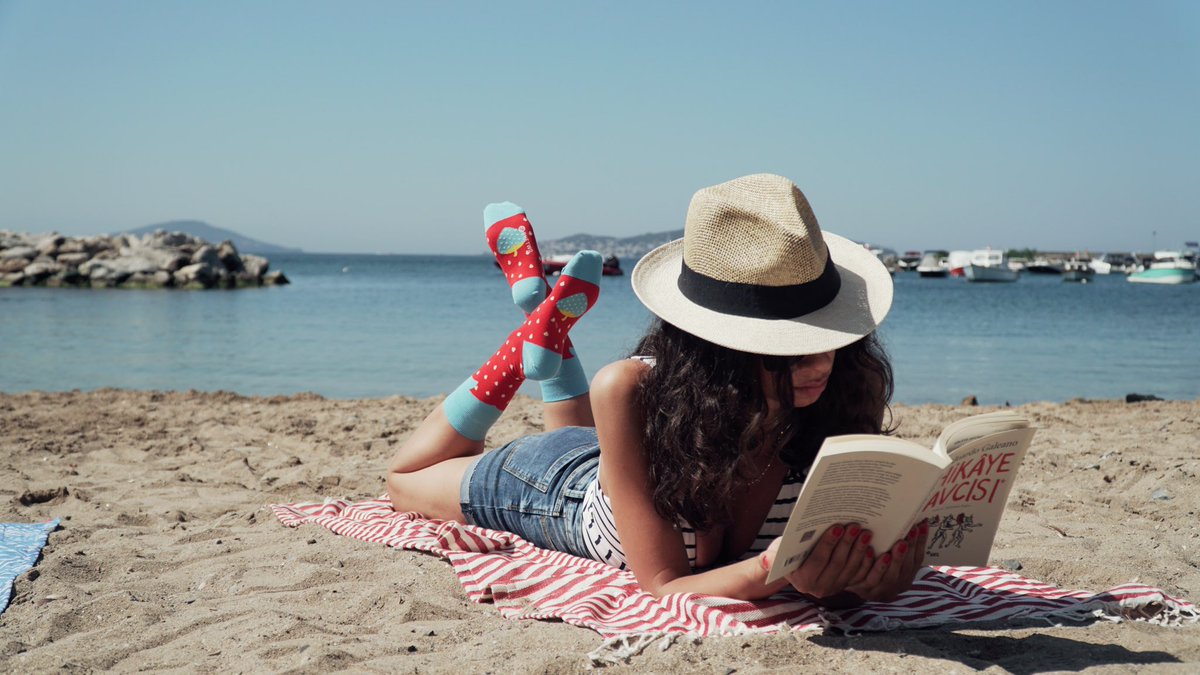 OneTwoSock's tweet photo. That’s the thing about books. They let you travel without moving your feet. 📚🍓
#HappyBookLoversDay #OneTwoSock #Strawberry https://t.co/Z7N1zlvrC5