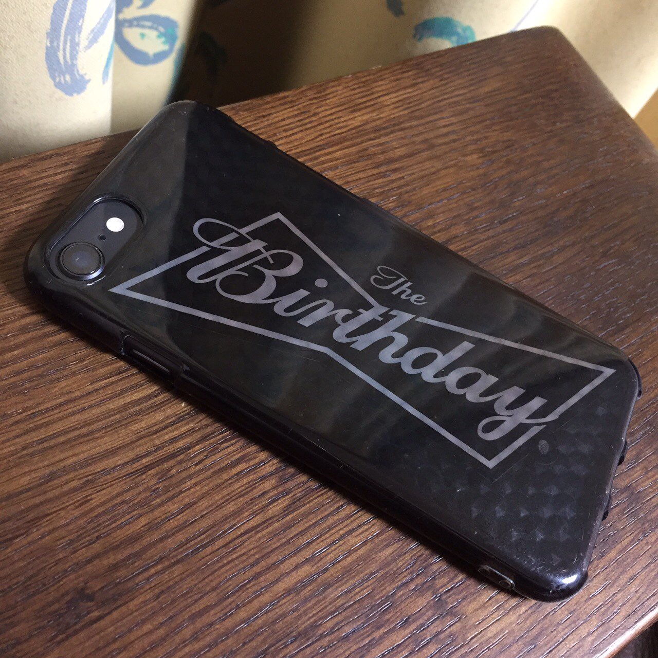 Kco そういやさ バスデのバドワイザーのステッカー Iphoneカバーに仕込んだらかっこよくなったの 大きさピッタリだった T Co Ys4nublooa Twitter
