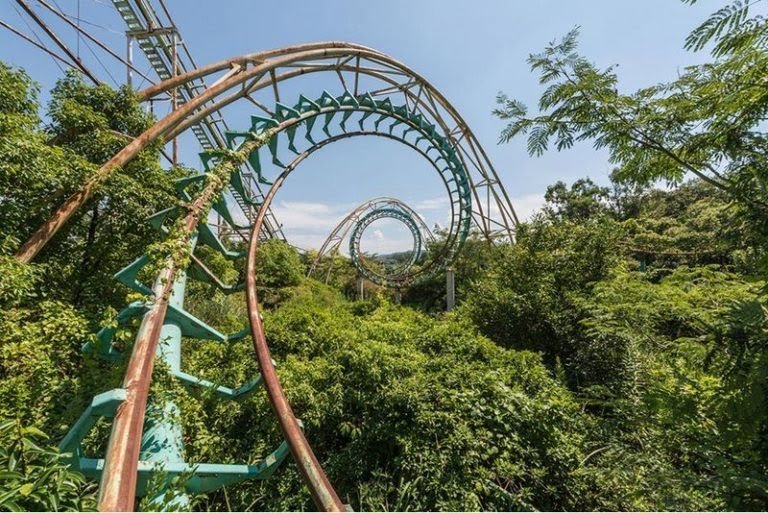 TodoDeMiedo's tweet photo. Parque de atracciones abandonado en Japón. https://t.co/MIYHJrp7oY