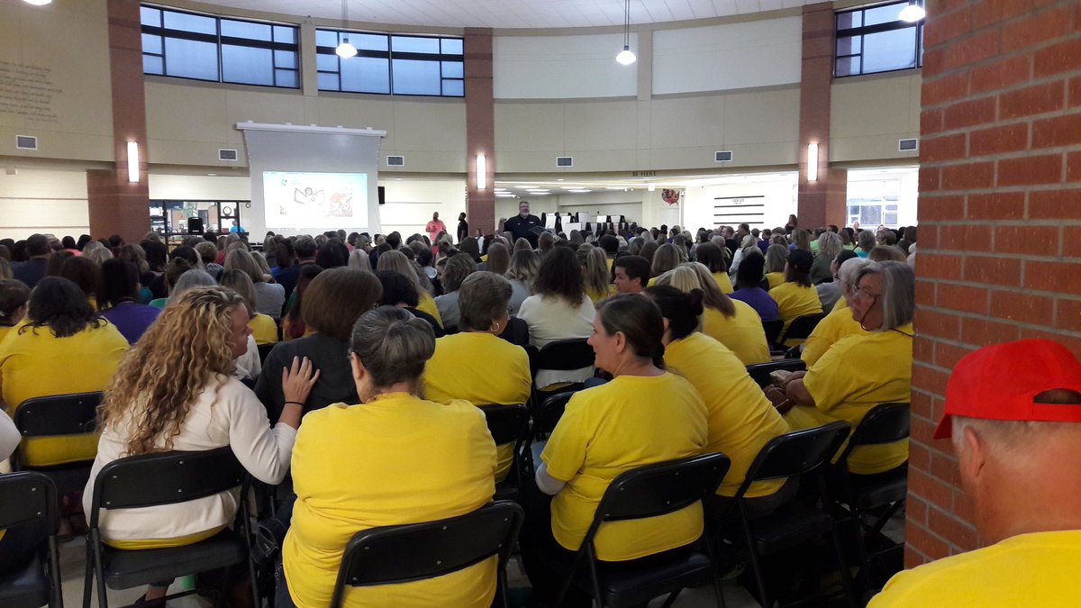 GartenGrowing's tweet photo. Welcome Back to School! Excited for a new year with the BEST staff! #BackToSchool2019 #usd261derful #NESsharks https://t.co/wMmHoMIz0O