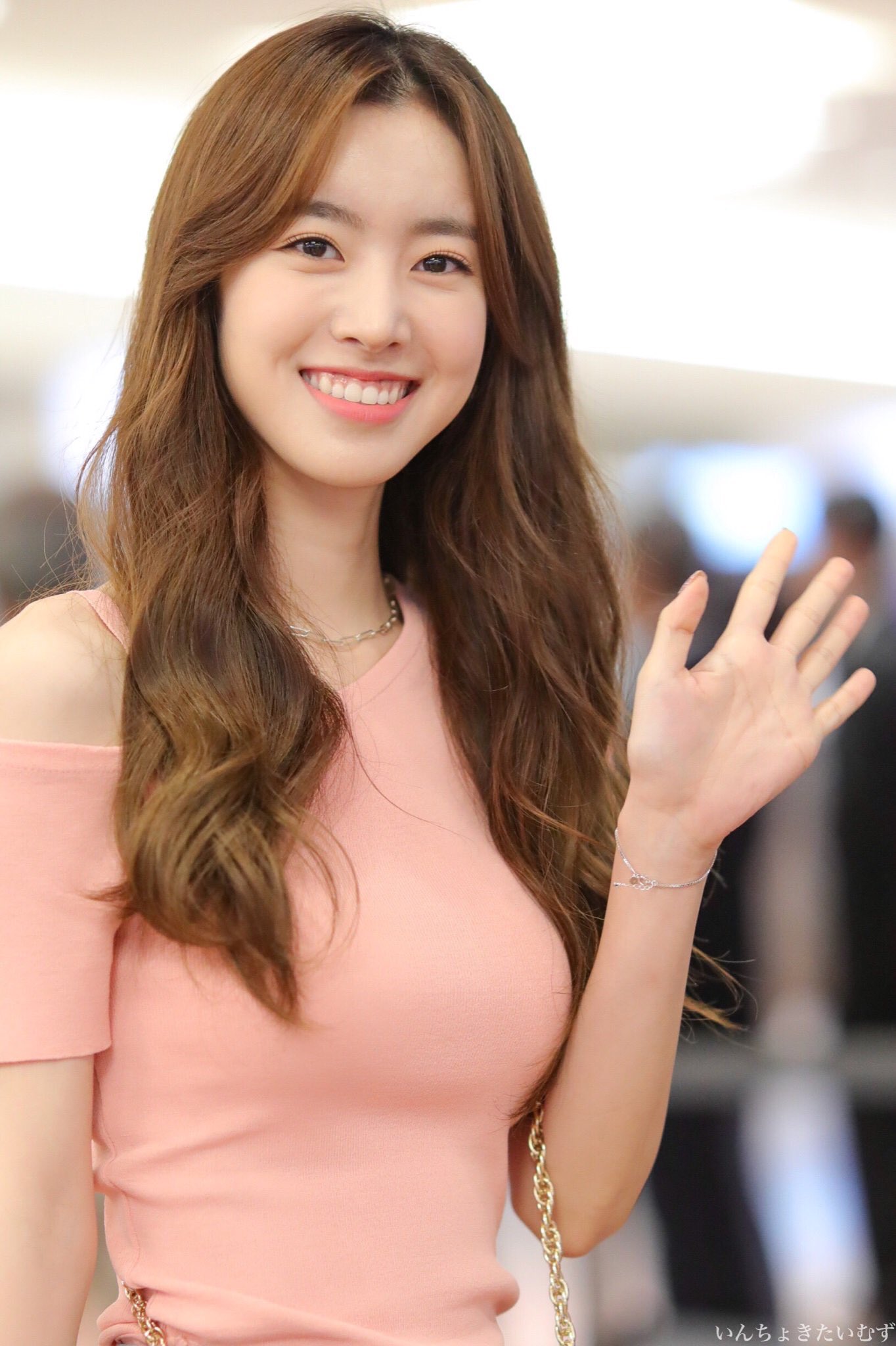 チン・セヨン チン・セヨン 진 세연 本名 キム・ユンジョン 生年月日 1994年2月15日 出身 ソウル特別市 身長  167cm 体重 44kg 学歴 中央大学校演劇映画学科 デビュー 2010年 出演ドラマ 獄中花 日本語題名 オクニョ運命の人 大君〜愛を描く  日本語題名 不滅の恋人 ...