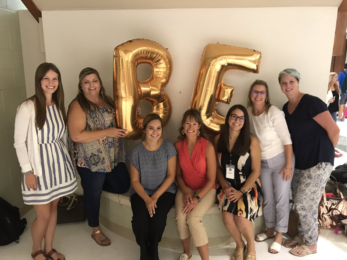MixedupinBooks's tweet photo. Great way to kick off the 19-20 school year with our new teachers! So excited for our new @Midway_Mustangs. Welcome to the family!! #lex1difference #180midway https://t.co/LDn8zs1Kbt