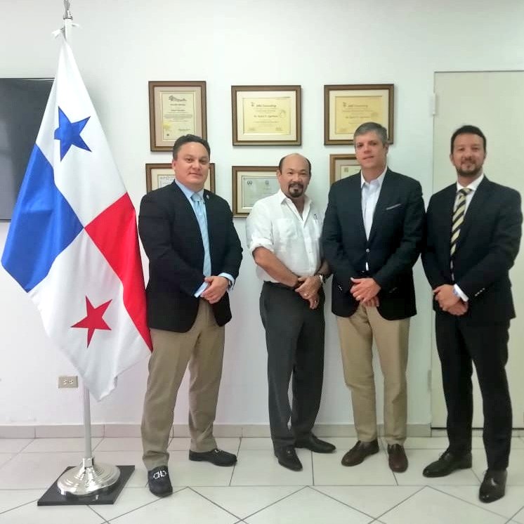AMP_Panama's tweet photo. Los nuevos miembros de la junta directiva de La Asociación Internacional de Sociedades de Clasificación, realizaron una visita de trabajo al director y subdirector de #MarinaMercante, Rafael Cigarruista y Demóstenes Sánchez para coordinar acciones en beneficio del sector marítimo https://t.co/QkZMUDY6tX