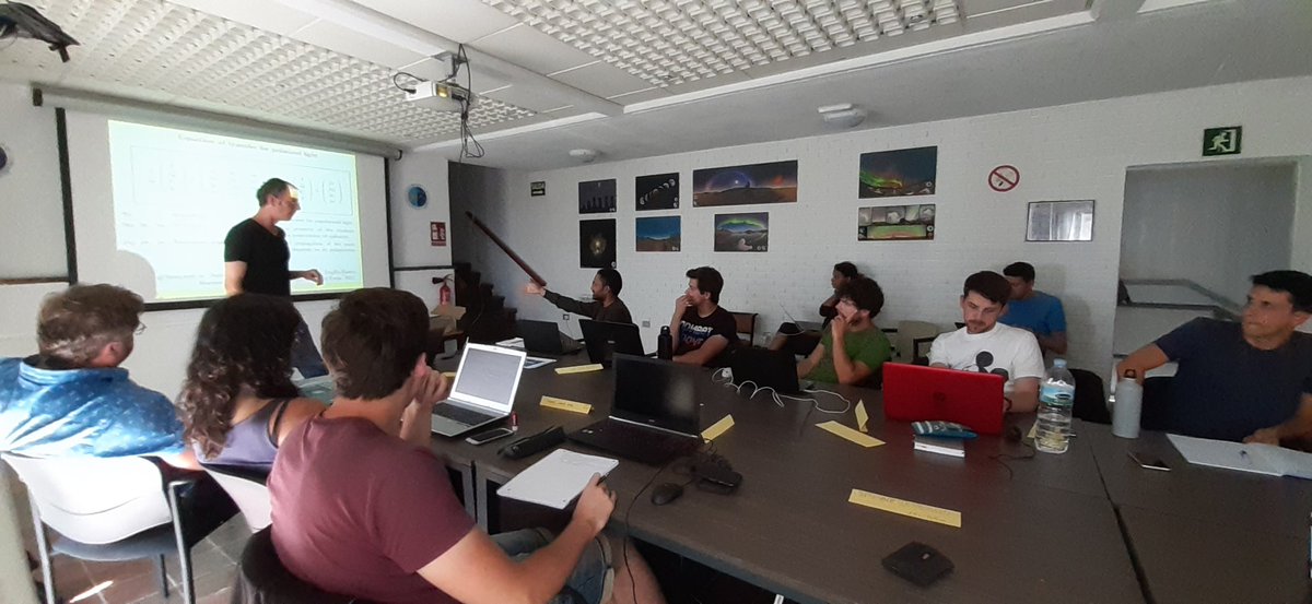 hypnus1003's tweet image. Dr. Rolf Schlichenmaier giving us a very nice lecture about spectropolarimetry @estsolarnet @IAC_Astrofisica #solarnet #summerschool