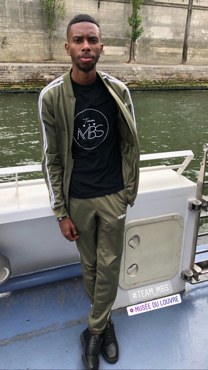 w_morgado's tweet photo. “Money can't buy happiness. But financial freedom has a priceless view..” 👌🏾
#France #Paris #Views #eiffel_tower #MorgadoJr https://t.co/G0p8isC8EN