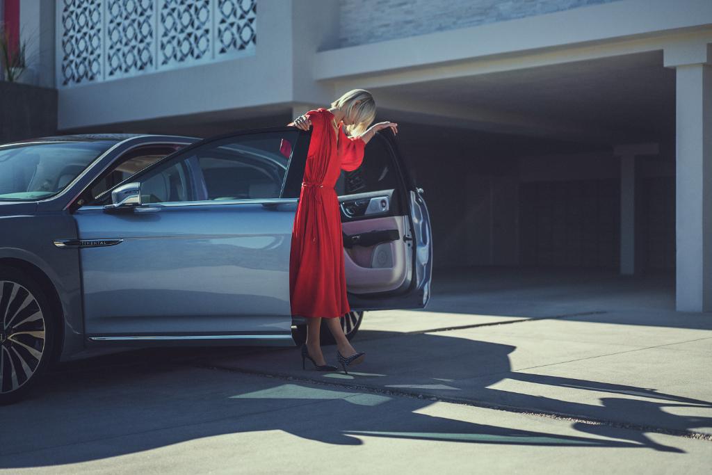 LincolnMotorCo's tweet photo. Statement piece. The exclusive Continental Coach Door Edition, available soon.

*Preview model shown; coming Summer 2020 with limited availability https://t.co/qdtrw7d2gQ