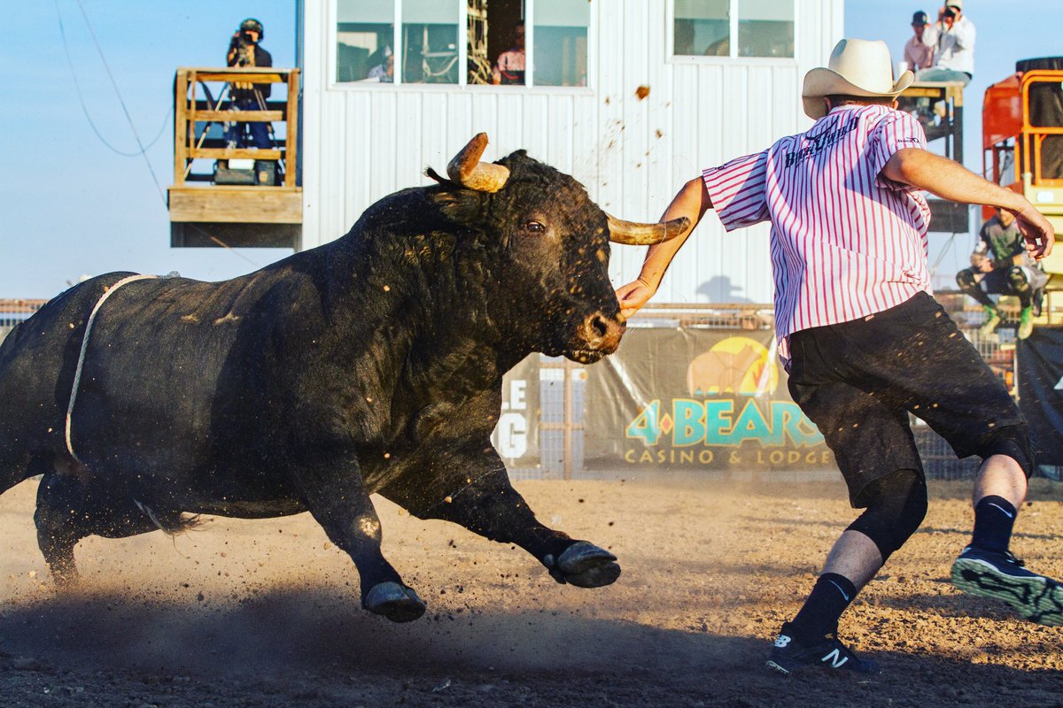 Tickling his nose won’t make him less hooky 😂

📸: Bluebonnet Imagery