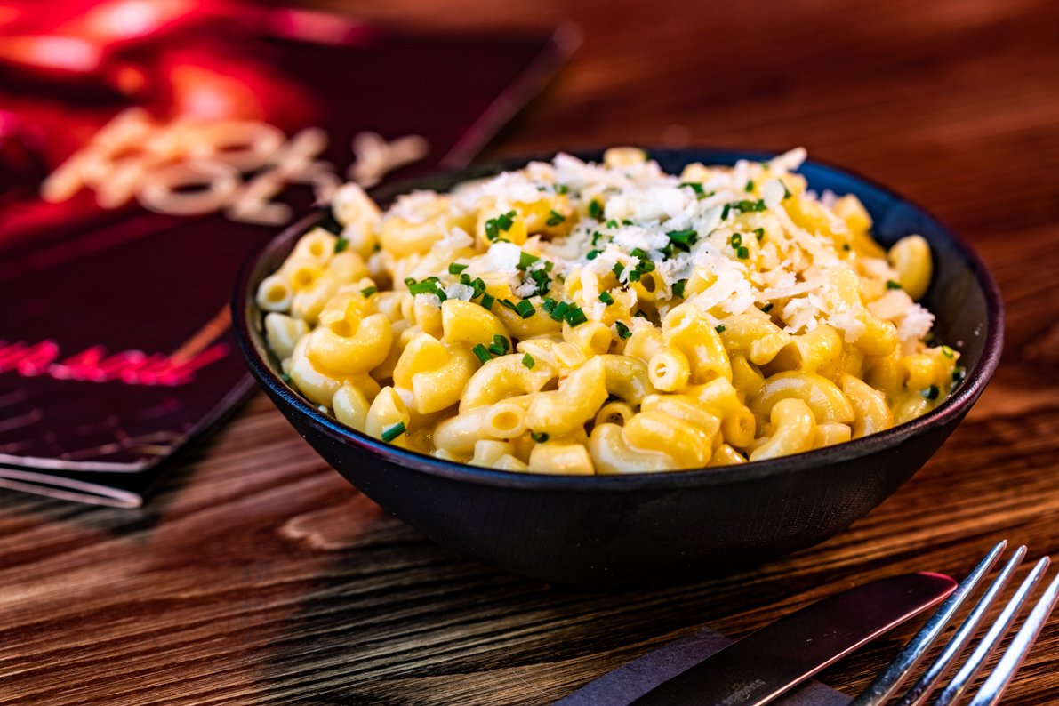 🚨Don't forget to put Tuesday 13th August 12PM - 4PM in your diary! We are holding a FREE crafts event for all children! FREE Macareenies Mac and Cheese with one paying adult (not in conjunction with any other offer) 👪