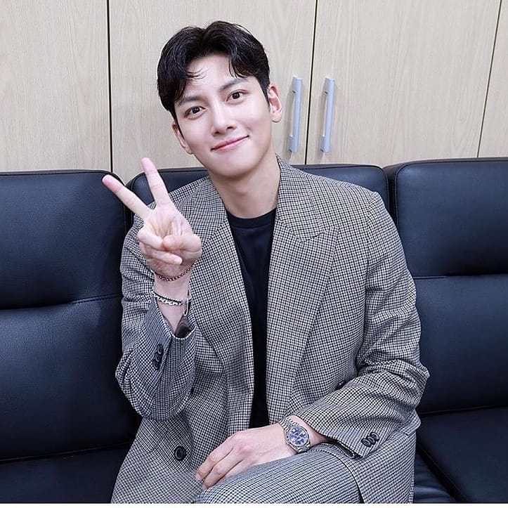 yvonne5810's tweet photo. 190809(IG Update)(🥰🥰❤❤ Let's Do Something Fun) #池昌旭 #JiChangWook #지창욱 #チチャンウク@jichangwook @池昌旭_JiChangWook lottedutyfree
Cr @jichangwook IG
https://t.co/DlUFEmg5pY

Cr @lottedutyfree
Cr @glorious_enter @lottedutyfree

#LDFH #LetsDosomethingFun https://t.co/gqhuguW7b4