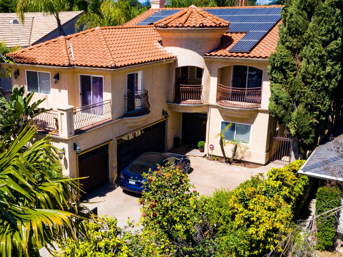 DragonMediaCo's tweet photo. Drone Video production and super quick edit - Real Estate video with emphasis on Solar Panels for solar installation company promo. #solar #realestate #drone #marketingvideo #promotional #solarinstall https://t.co/LWqdhkmPDT