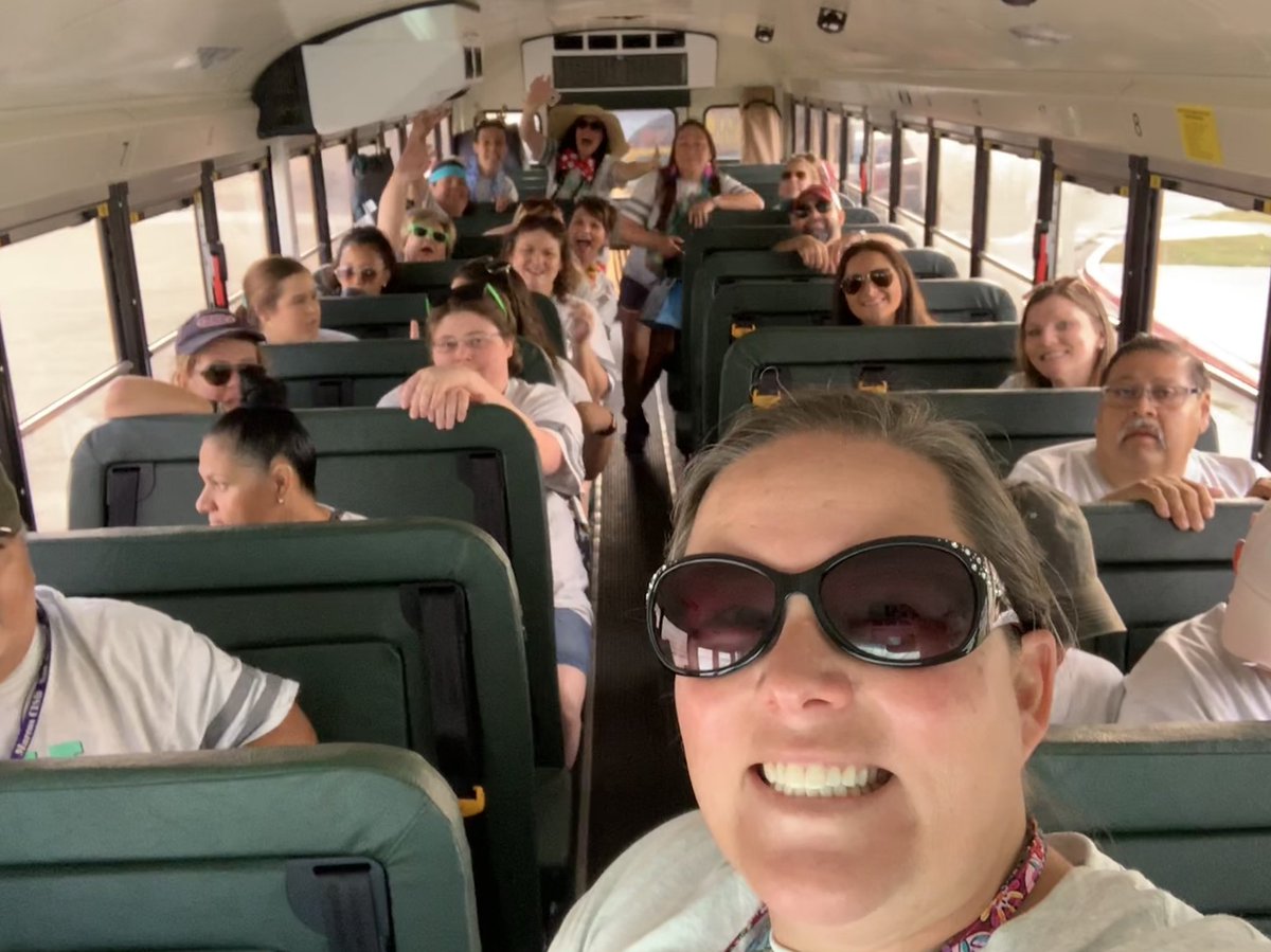 MrsVs_PALS's tweet photo. Off to convocation for Hays CISD @TobiasExplorers #tobiasproud https://t.co/go29DInsWk