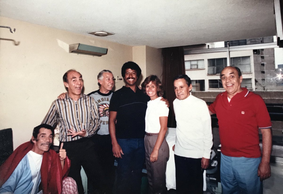 Valdesmikejuega's tweet photo. Hoy hace 31 años murió mi abuelo, como pueden ver en la foto, aun con un cancer terminal seguía sonriendo, seguía bromeando hasta el último momento de su vida, ese carisma y ese amor por la vida es lo que gracias a ustedes lo mantiene vivo, no puedo dejar de agradecerles su amor! https://t.co/8PRqvXMKhP