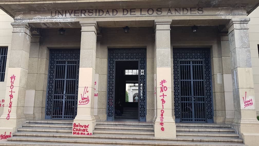 JoseRobAlvarezV's tweet photo. A todos los chavistas malnacidos (valga la redundancia) les tengo la mala noticia que lo que viene es #MoreTrump de aquรญ en adelante. https://t.co/s1PKR0s9Uq