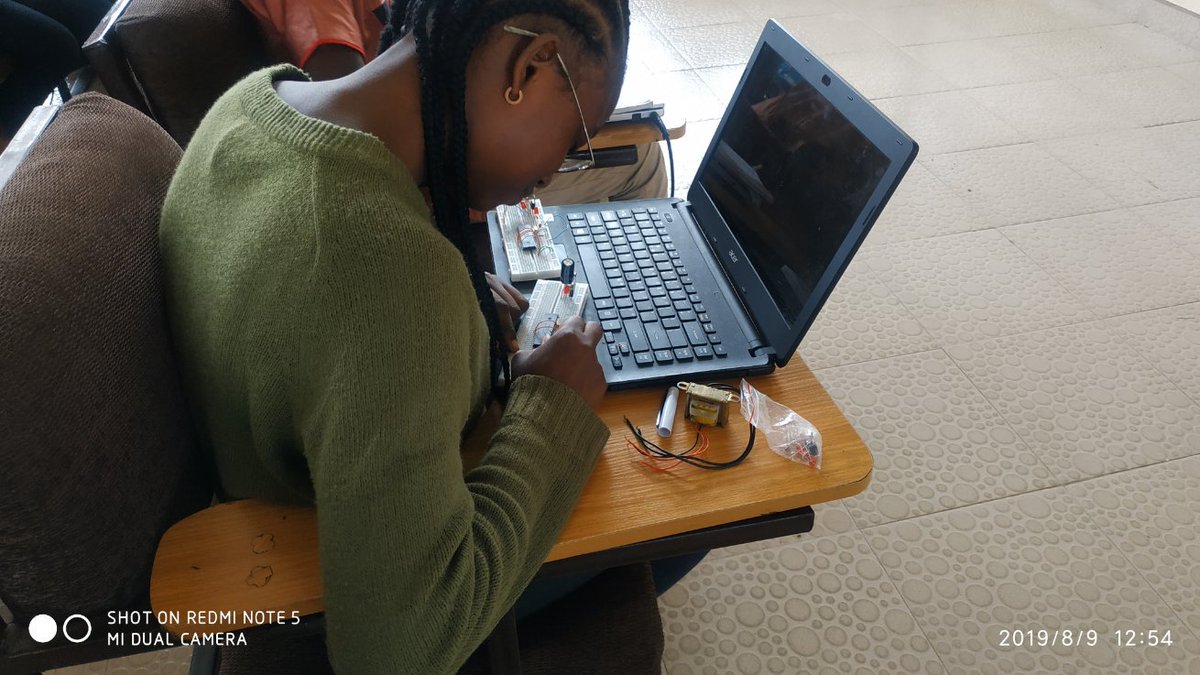 utssaoauife's tweet photo. Day 5 of the #utssabootcamp. We worked with sensors today.We built an automatic lighting system using LDR which can be used for automatic street lighting, access control and likes.its indeed awesome
#Hardwareforall
#Hardwaredevelopment https://t.co/GE1Two5niB