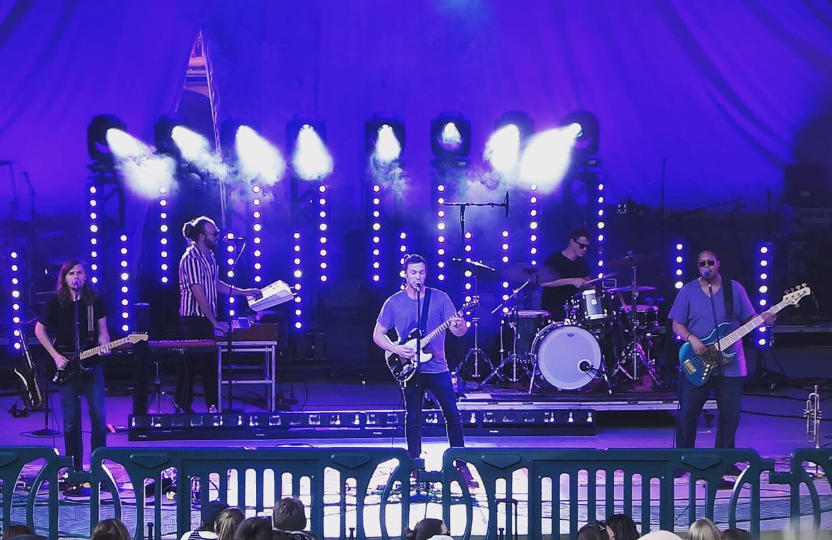 Rattyb5's tweet photo. Phillip @Phillips and his band doing their thing one year ago today in Park City, Utah. ❤️🙌🏼🎶🤩😍 #phillipphillips https://t.co/U13CAXKjFz