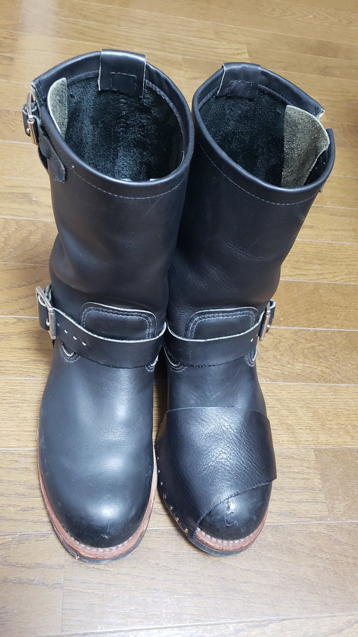 ট ইট র じょん バイク用のブーツ シフトガードが傷だらけになってきたので 牛革の端切れと釘をボチって自作してみた 悪くないかも バイク乗りと繋がりたい レッドウイング エンジニアブーツ Redwing Engineerboots シフトガード ブーツ 古着