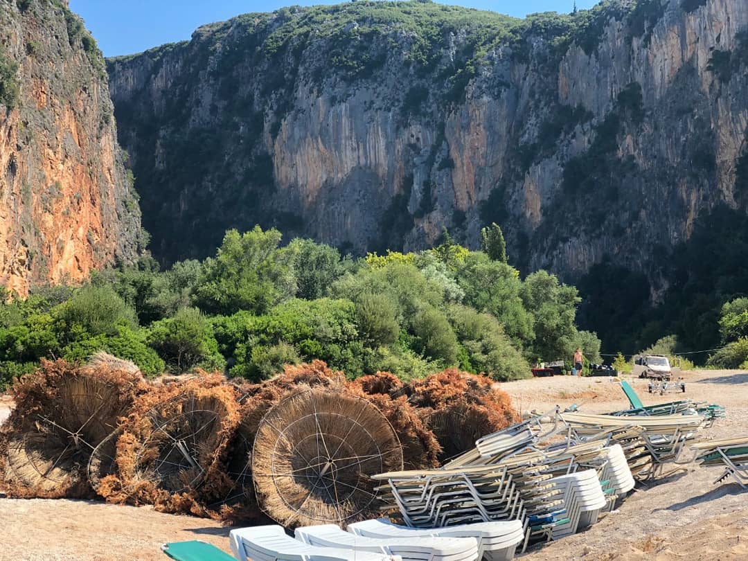 AnilaDenaj's tweet photo. Task Forca për mbarëvajtjen e sezonit turistik vazhdon punën në të gjithë bregun jugor. As1 abuzues nuk duhet të përfitojë në dëm të pushuesve. Me Z. Çuçi ndoqëm nga afër ndërhyrjen e policisë për lirimin e plazhit të Gjipesë nga çadrat &amp; shezlonët pa leje #StopInformalitetit✋ https://t.co/YBKX2Krh9k