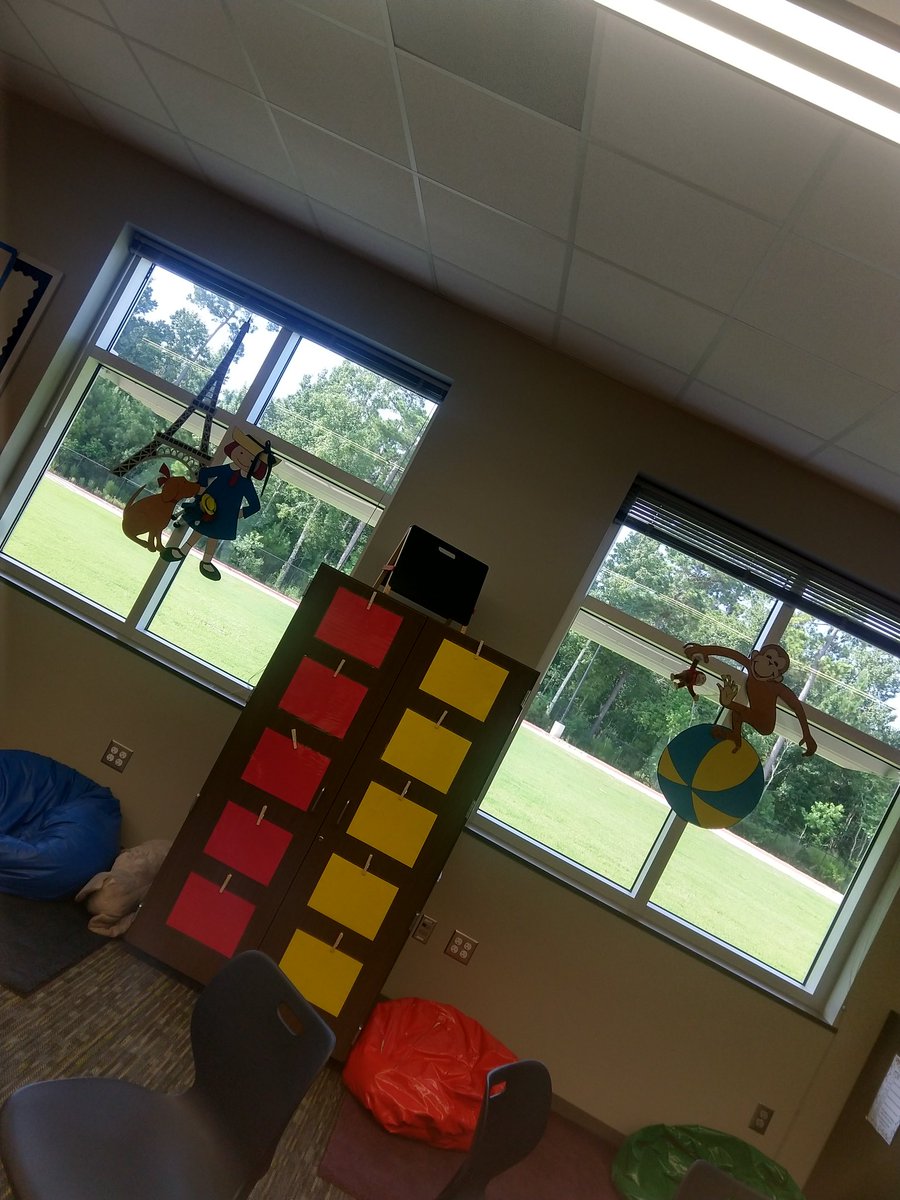 Mrs_Gawel's tweet photo. Love being at a school with people full of creativity and passion! 
#wearegroves #toinfinityandbeyond @mrslollar_GE #humbleisdlight #BackToSchool2019 https://t.co/NHlzfQHlCo