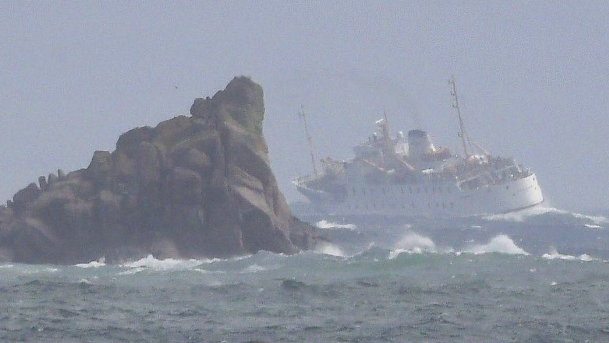 ScillyI's tweet photo. Anyone fancy a pint on the way to Penzance 😂😂😂😂🙈🙈🙈🙈#hangonfordearlife #tiger #scilly https://t.co/vSHKoQdb3T