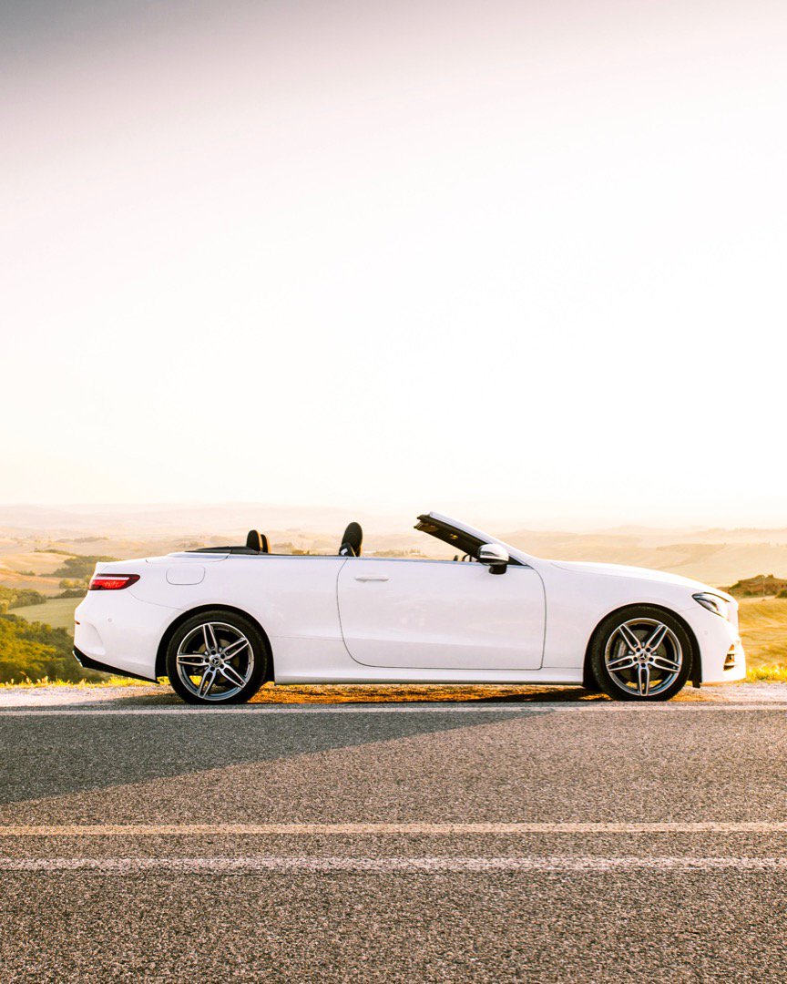 MercedesBenzGR's tweet photo. Είναι δύσκολο να ξεχωρίσεις πού τελειώνει το αυτοκίνητο και πού ξεκινά ο ουρανός μέσα στην E-Class Cabriolet. 👆☀️

https://t.co/sueNlKOqCg
📷 by Dennis Wierenga
#MBPhotoCredit #MBSocialCar https://t.co/xkCYDSmlfZ