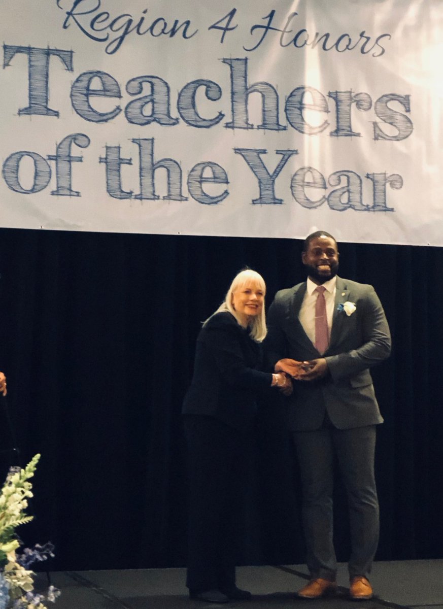 RChurchiee's tweet photo. @KleinISD #RLS2019 Keynote speaker @CoachVoid_AP 🏀was amazing and inspiring... it was about Personalized Learning with People. 👨🏫👩🏫🧑👧 Loved❤ his story about his Student. https://t.co/8ikunOUV4R
