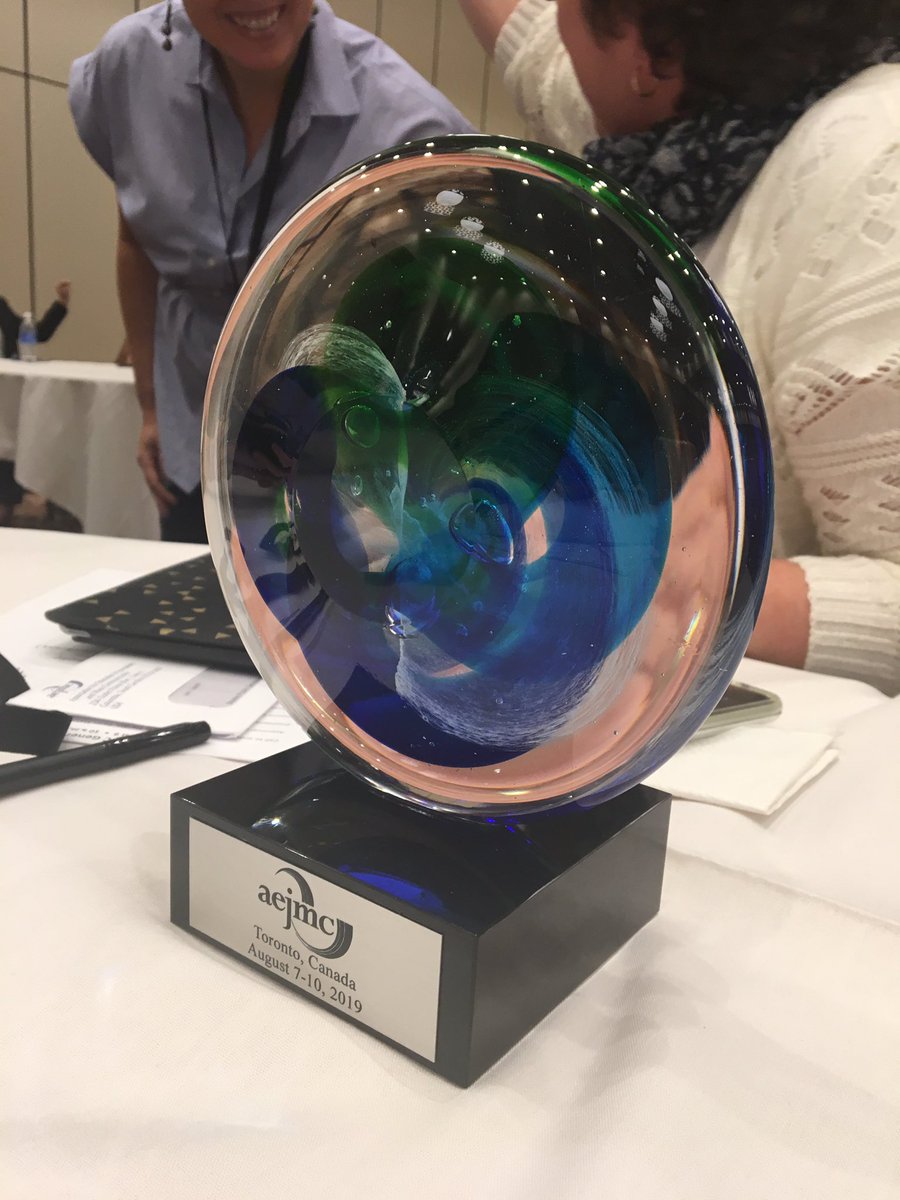 gdworznik2's tweet photo. Congrats to @janleach for your public service award from @AEJMC #AEJMC19 #KentStateJMC https://t.co/NtiYEwXz2i