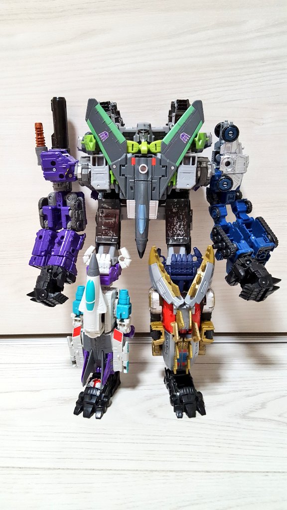 ninnin621222's tweet image. やっぱりシージシリーズは拡張性がスゴい
ウチのメガトロンがパワーアップ！

#TFTOYの面白さを伝え隊
#Megatron
#megatronchallenge