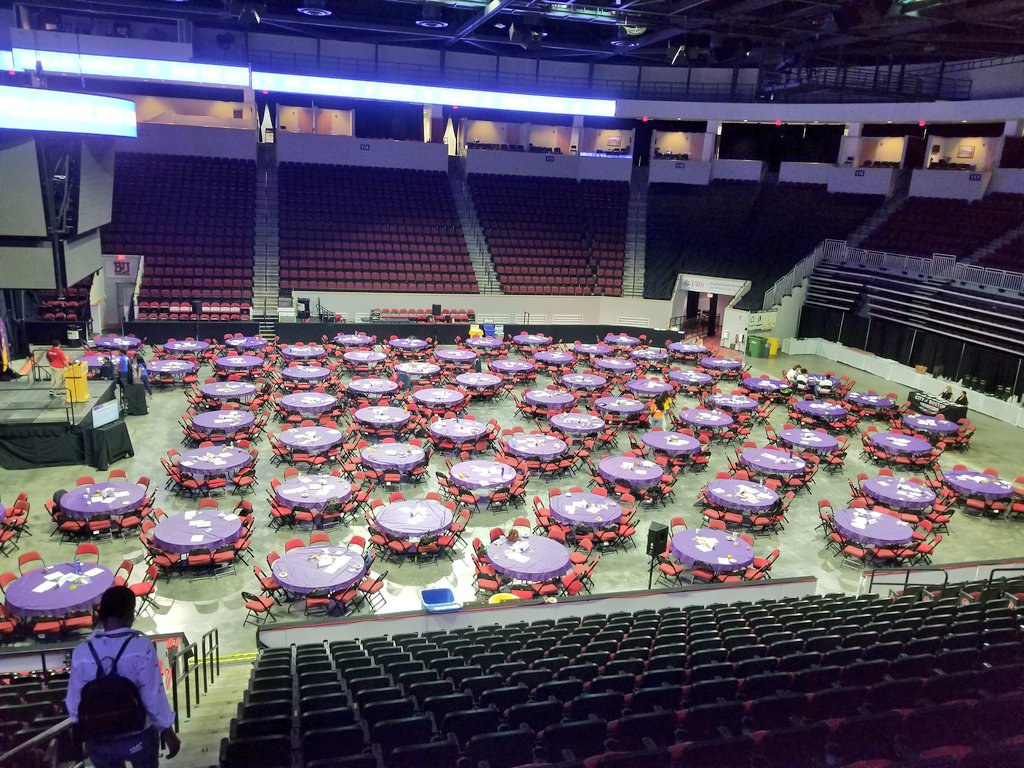 trishofthetrade's tweet photo. Today I volunteered w/ @BostonCares for the #MLKScholars Program,which provides summer jobs in corporate&community settings for 600+ #Boston teens+as part of the prog,participants are required to go to biweekly personal development workshops called Leadership Forums. #bostonworks https://t.co/72U0aKFPD4