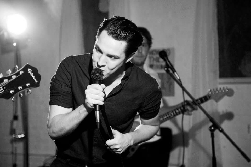 Can you keep a secret? We’re playing a secret set with @SofarPittsburgh at the end of the month. Follow the link below for a chance to see some new songs &amp; old favorites in one of our favorite spots in PGH, and be a part of a super cool experience. 

🤔 sofarsounds.com/cities/pittsbu…