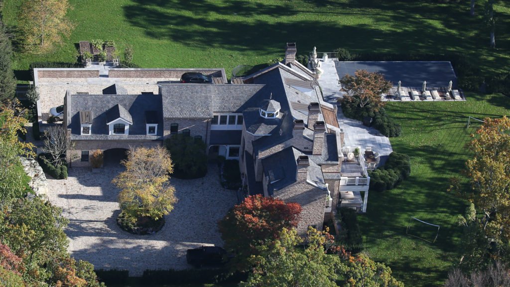 Tom Brady & Gisele Bundchen's Boston area home is for sale. The stunning 5-bedroom house designed by renowned architect Richard Landry and featuring Dornbracht fixtures throughout can be yours. Learn more: ow.ly/CZSS50vsFSs. #realestate #homesforsale