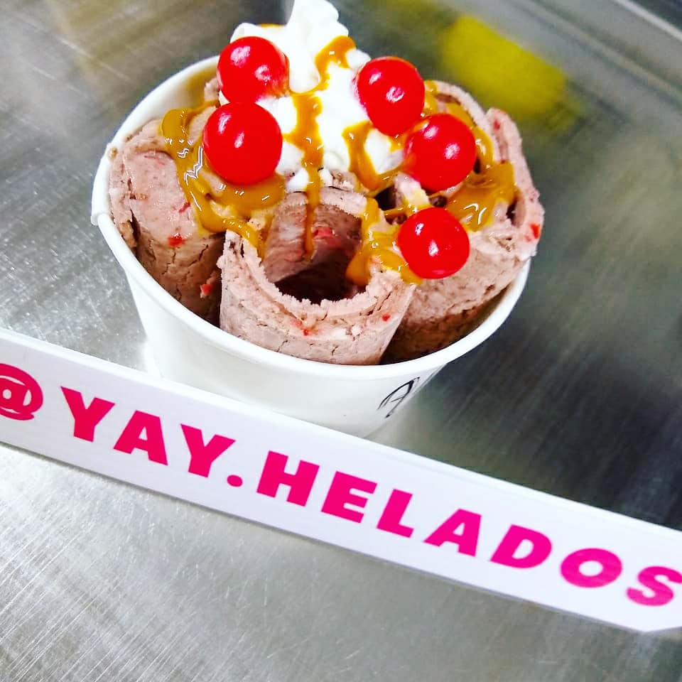 yayhelados's tweet photo. 🍒 Cereza y galleta Emperador de chocolate 🤤 está buenísimo! Feliz viernes!!!!
💙💛❤️Ven y crea tu helado, en YAY hacemos tu helado al momento no en serie!!! 😘😋 Helado personalizado 🍧 #yayhelados #icecreamday
➡️Face e Instagram @yay.helados https://t.co/5jv6vP6U2B