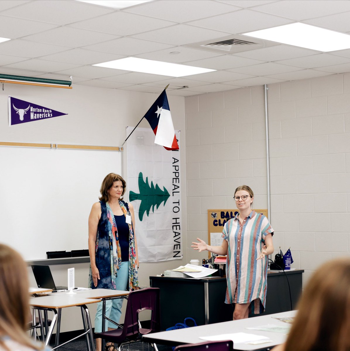 daytonboxELA's tweet photo. loved learning from &amp; watching these friends share what they love at district training! ✏️📚 #katyisdela #7LJHpride https://t.co/tst0pp3aQc