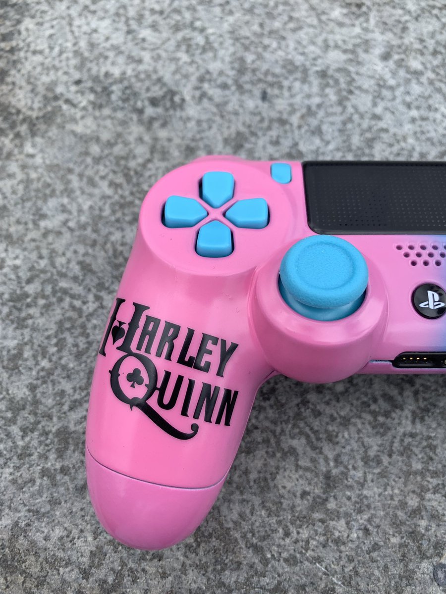 Coreyscm's tweet photo. Custom Harley Quinn PS4 controller I’ve not so long done‼️ What do people think to it❓#custom #customise #customcontroller #hydrodipping #hydrographics #joker #dc #DCcomics #dcfans #harelyquinn #ps4 #playstation4 #ps4controller https://t.co/tfsuuY3J19
