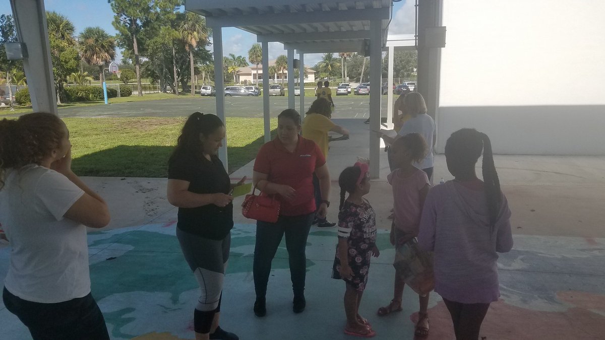 Allyecat74's tweet photo. We are BUSY East campus Panthers todayb at Meet the Teacher! @ShannonStockman @DannyMo87664926 @pbcsd @PalmettoElemWPB #onourwaytoanA https://t.co/UPnuWL4MP4