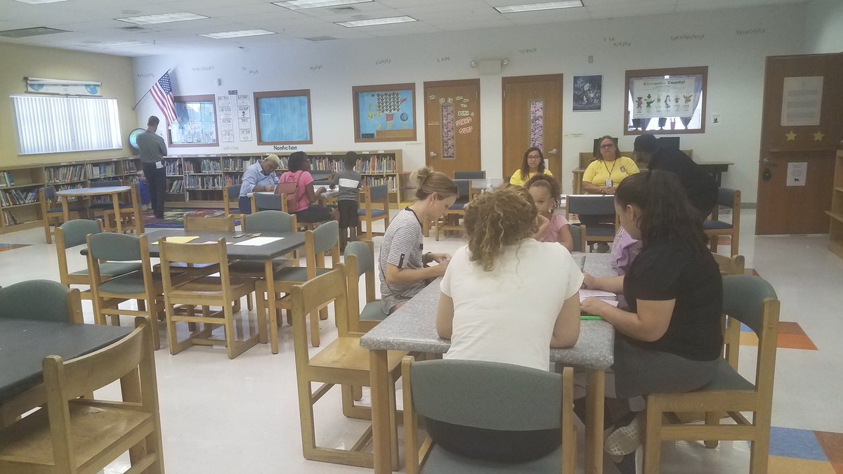 Allyecat74's tweet photo. We are BUSY East campus Panthers todayb at Meet the Teacher! @ShannonStockman @DannyMo87664926 @pbcsd @PalmettoElemWPB #onourwaytoanA https://t.co/UPnuWL4MP4