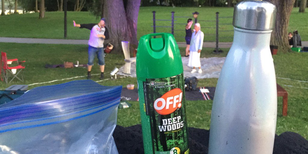 ShakespeareRuff's tweet photo. Next weekend join us in Withrow Park for some magic under the stars. For a 💯 park play experience, be sure to pack:
💧Beverages (there is a waterbottle filling station onsite)
🐞Bug Spray
🍉Snacks
⛺Blanket/Cushion to sit on (OR rent a chair if you fancy)
#RuffInWinter #RuffinIt https://t.co/jzdxP3B2zV