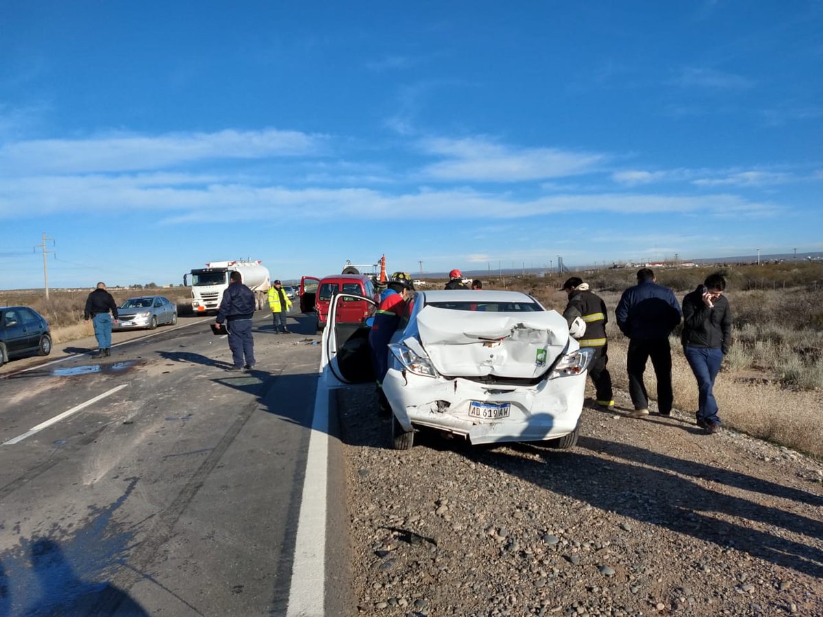 CANAL10ok's tweet photo. #Noticias10 - #Neuquén | Fuerte choque en cadena dejó una persona lesionada. Ocurrió en el km 1300 de #Challaco.
Gentiliza Canal 8 #PlazaHuincul https://t.co/7bDDkkXqCd