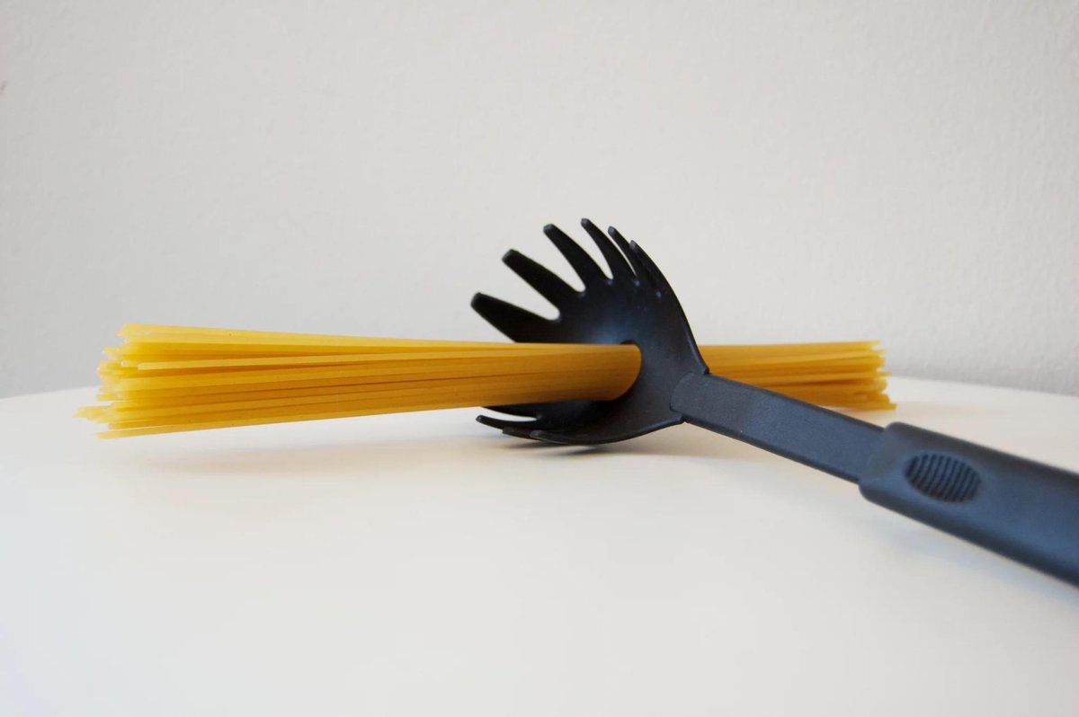 bnash972's tweet photo. @nrajapakseMD @jdesmondharris #LifeHack  The hole in your noodle spoon is 1 serving. https://t.co/oJqhT7k2cw