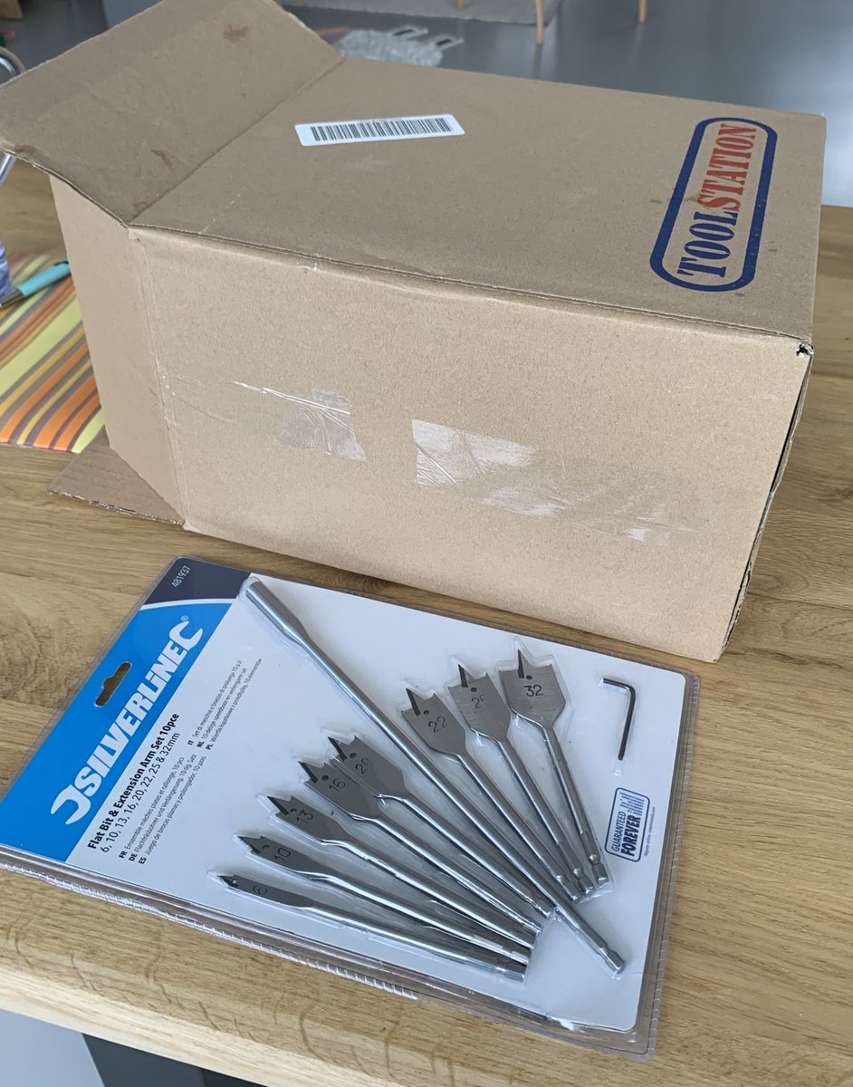 jerryrenes's tweet photo. @ToolstationNL Zo’n grote doos voor een pakket dat nog geen vijfde van de inhoud heeft. Kan dit niet duurzamer en daarmee zelfs goedkoper voor jullie? ♻️ https://t.co/E9wO0Wb5qF