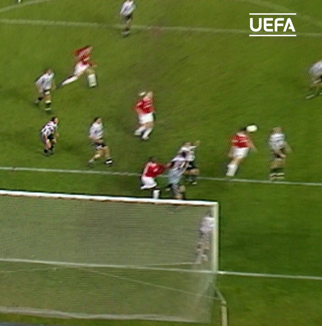  Happy birthday to former captain, Roy Keane!  1 9 9 9  