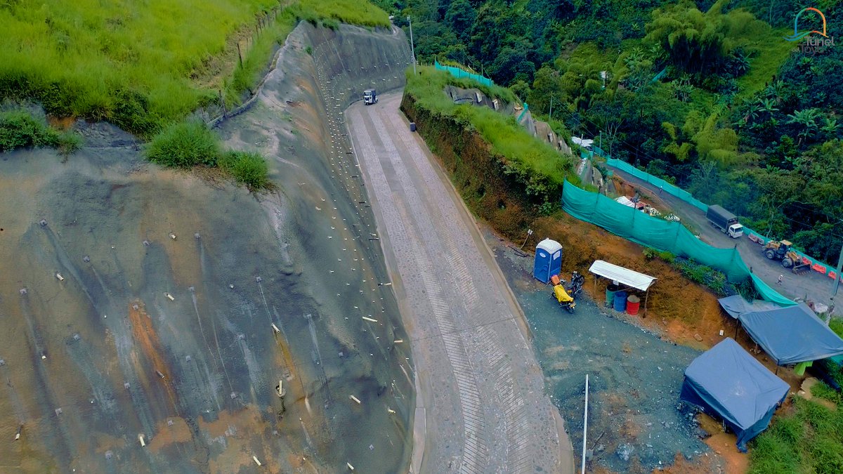 tuneldeltoyo's tweet photo. Los proyectos deben compensar a las comunidades vecinas y la Vía Sustitutiva es prueba de ello. Es un camino que pasa sobre el #PortalSalida del Túnel Guillermo Gaviria Echeverri y se construyó para las veredas Juan Gómez, Ciriguán, El Madero, Macanal y Buenos Aires (Cañasgordas) https://t.co/rpVoO3Mqhi