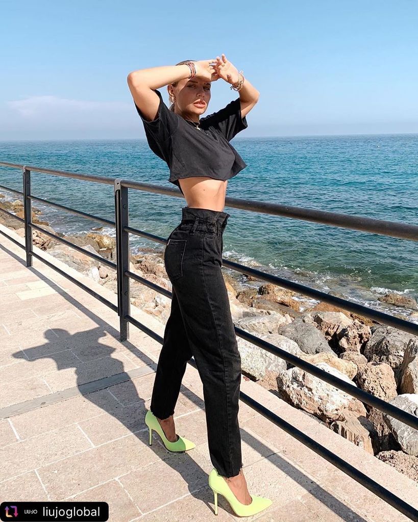 MonbluModa's tweet photo. #ModaMonblu Feliz fin de semana 💁🏼‍♀️||
—
#ropamujerlaspalmas #modamonblu #boutique #outfitoftheday #modamujer https://t.co/FmrK6aNXoF
