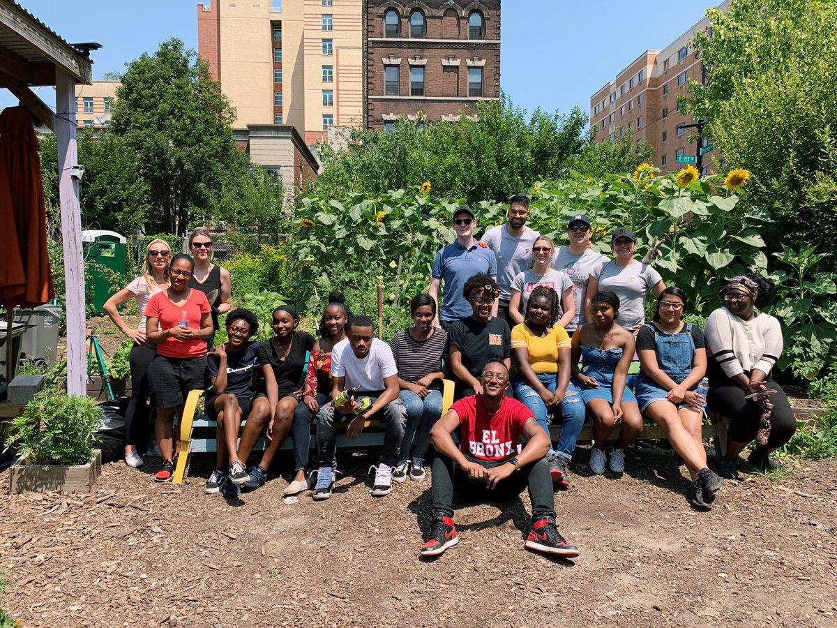 Dream_Yard's tweet photo. #fbf Beautifying #RainbowGarden with #interns from @heretoherebx and our #corporate #volunteers from #RedePartners!
Peep the photos to see moments from this awesome #ServiceDay and all of the folks that made it happen!
#Bronx #BronxYouth #CommunityService https://t.co/n9zeDQtUZM