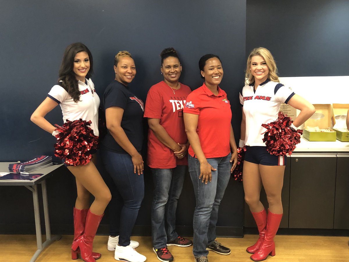 texanscare's tweet photo. PLAY 60 Teacher Training is underway! Thanks to these special teachers who make it a priority to keep their students healthy and active. 🍎🏃‍♂️ #TexansCare #TexansPLAY60 https://t.co/oSH8jUephA