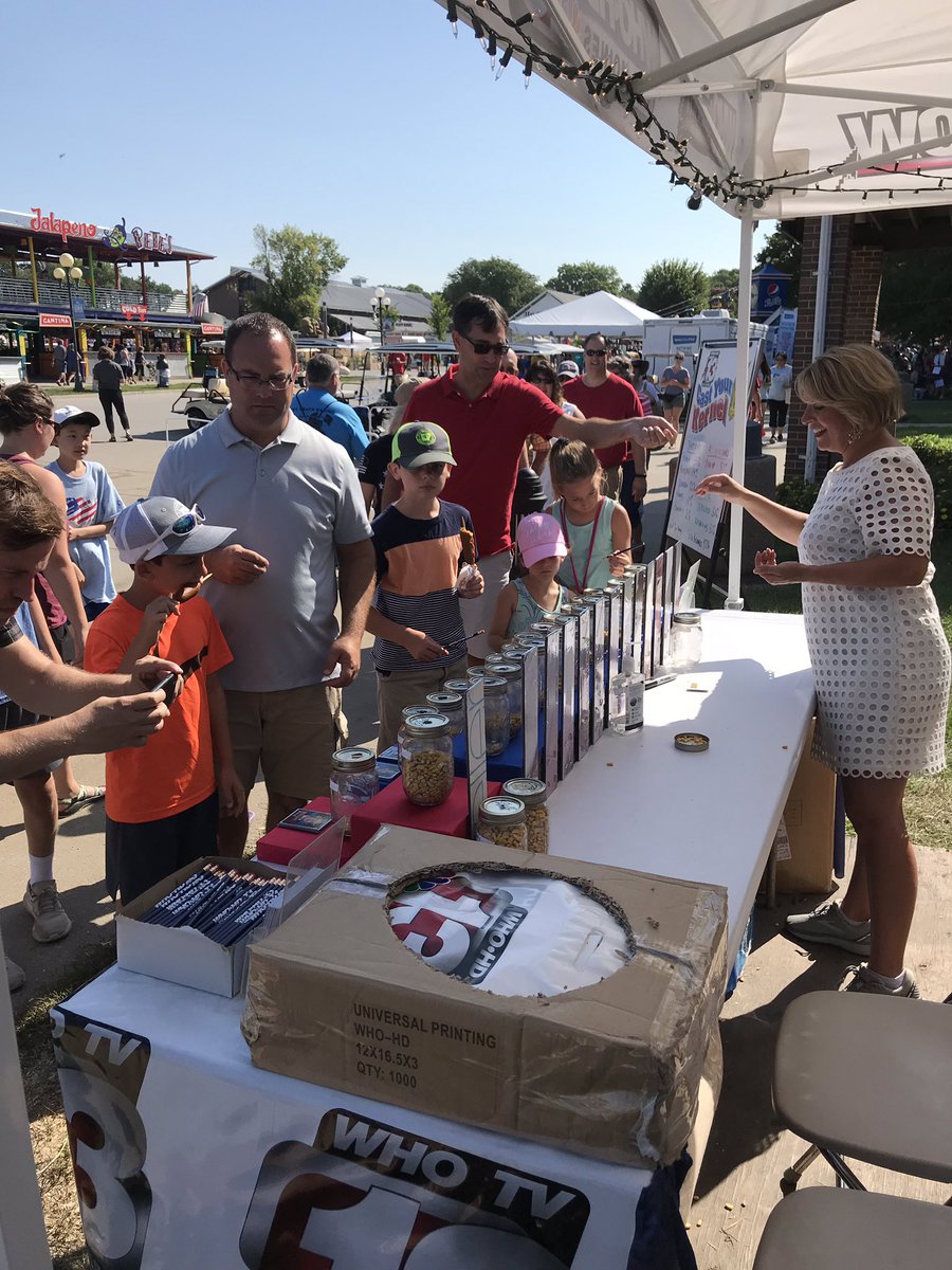 PollsterPatrick's tweet image. Yesterday’s #CastYourKernel ran 50/50 D/R.  As I’ve been standing here this morning it’s been running about 6:1 Trump:any Dem.